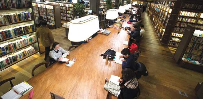  Kyobo Book Centre in Gwanghwamun (Photo by  The Korea Times ) 