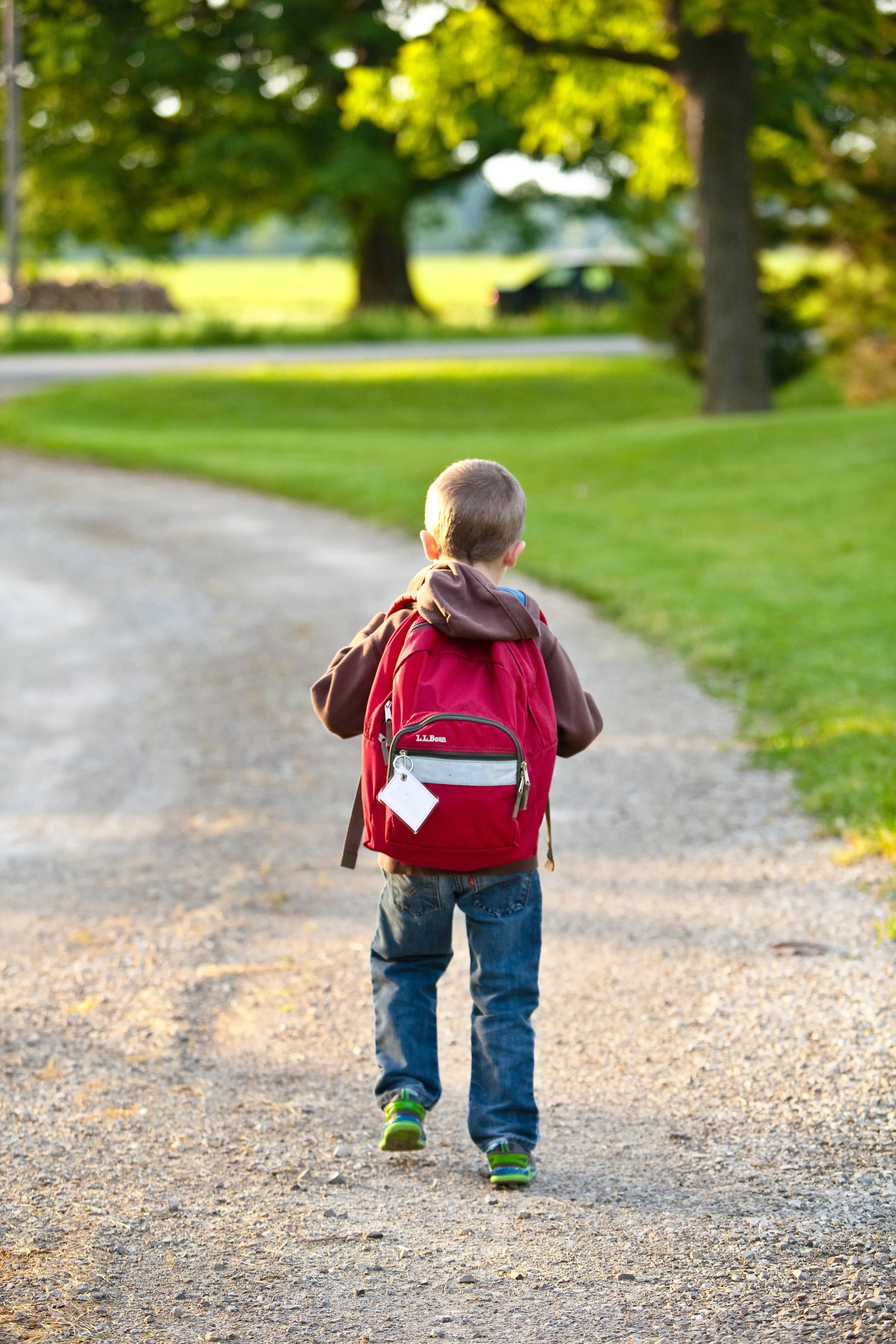  Kid with backpack. 