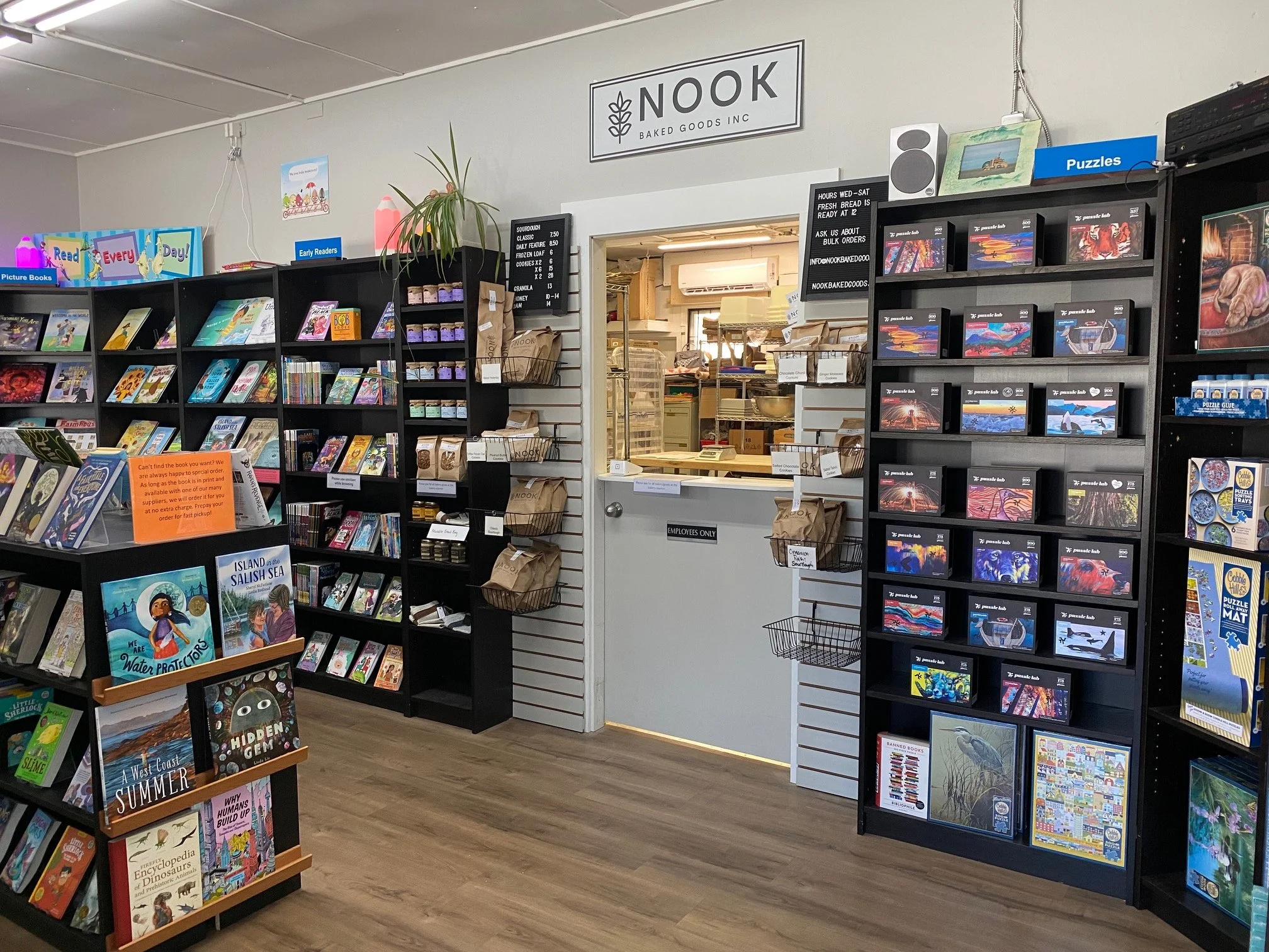 Möbius Books interior