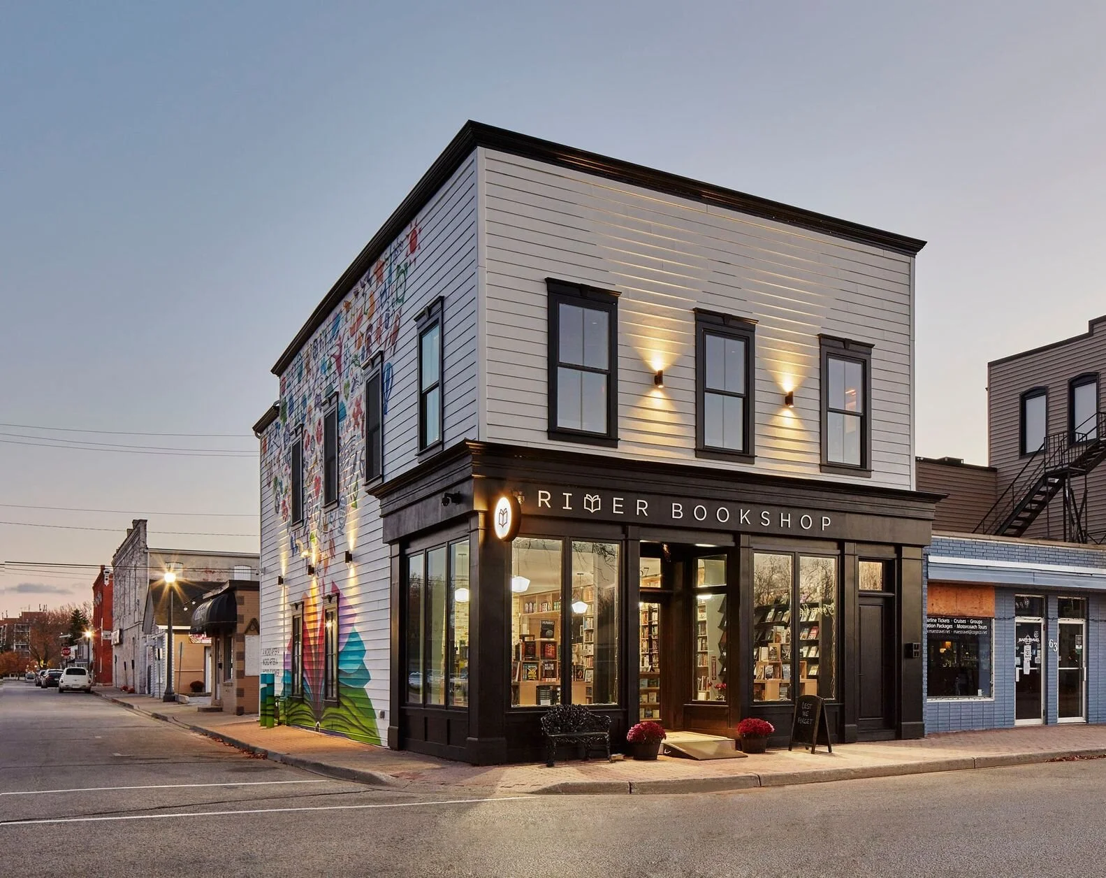 Photo of the exterior of the River Bookshop by Michael van Leur 